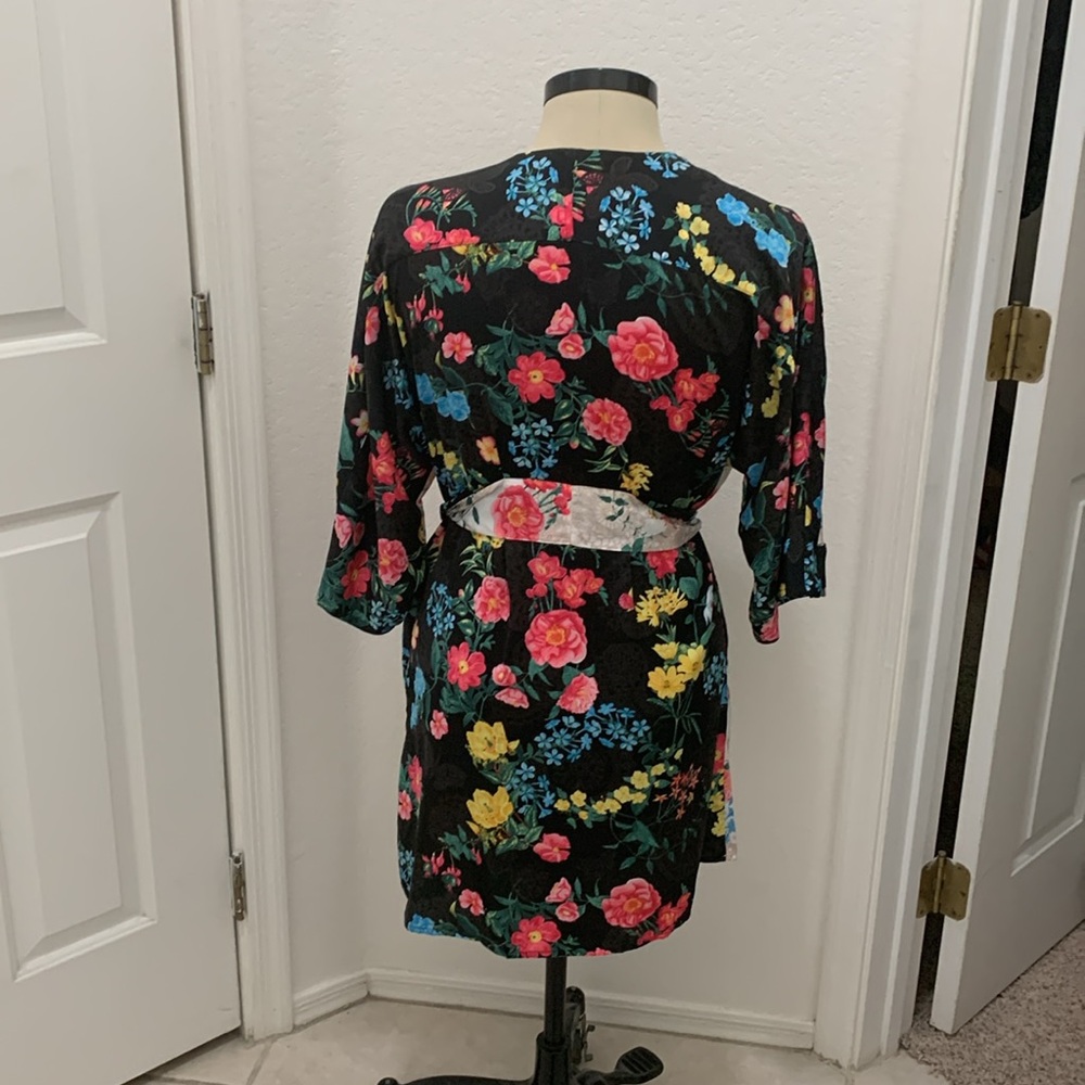 Betsy Johnson Robe - Picture 2 of 4